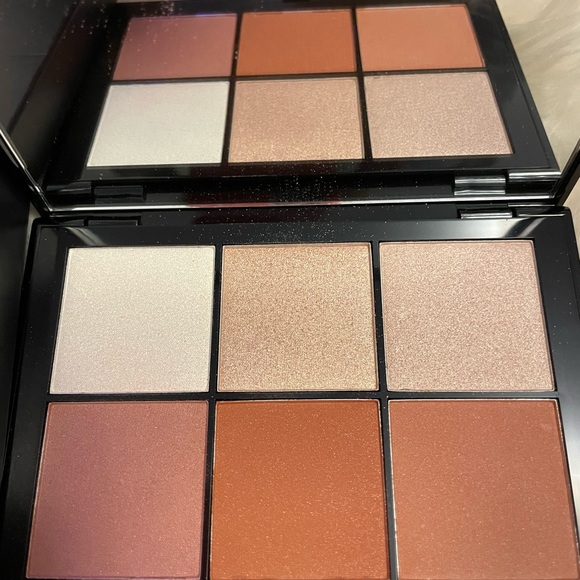 Blush - Picture 2 of 3